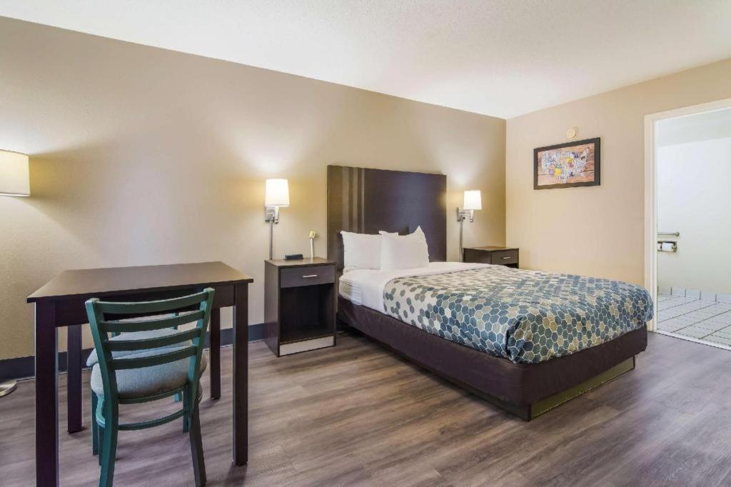 Econo Lodge South Garner Esterno foto