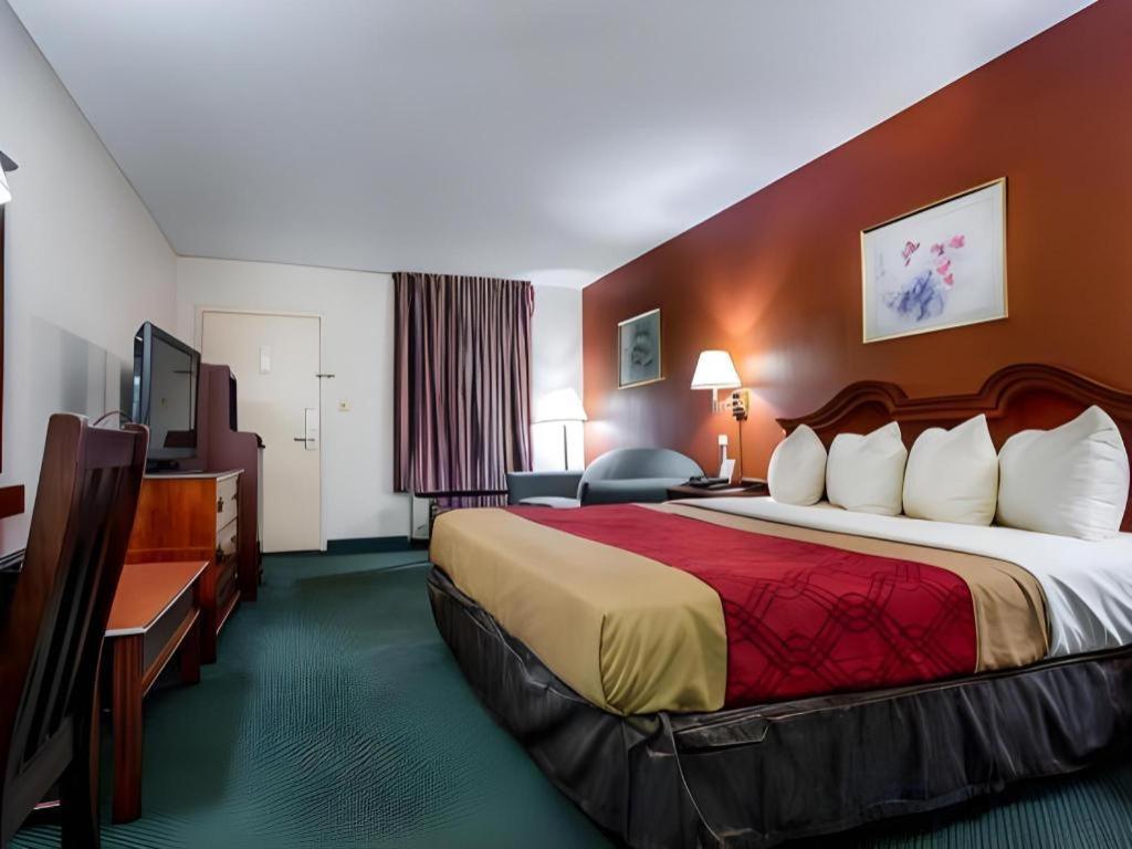 Econo Lodge South Garner Esterno foto