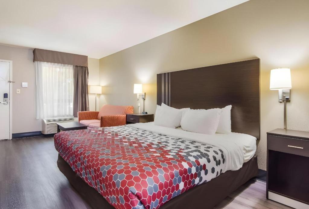 Econo Lodge South Garner Esterno foto