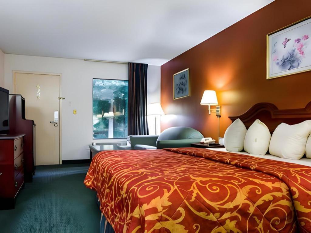 Econo Lodge South Garner Esterno foto