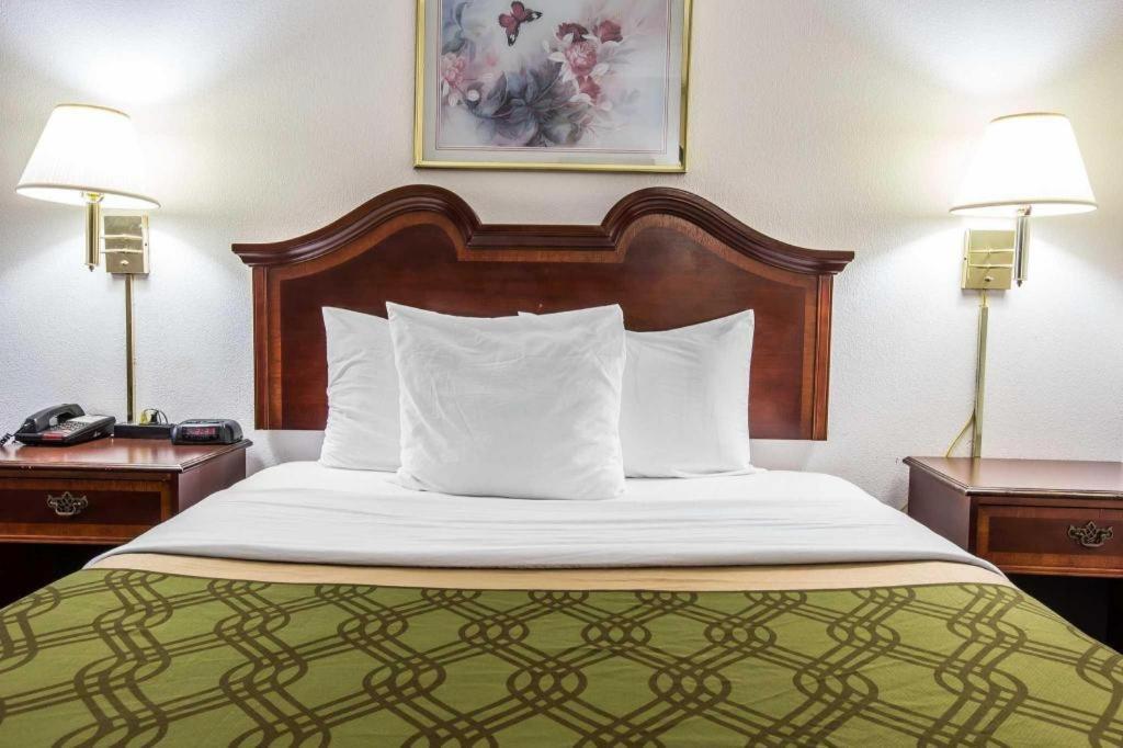 Econo Lodge South Garner Esterno foto
