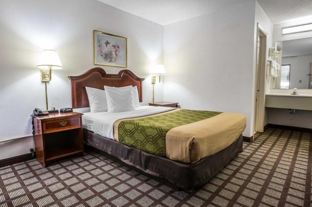 Econo Lodge South Garner Esterno foto