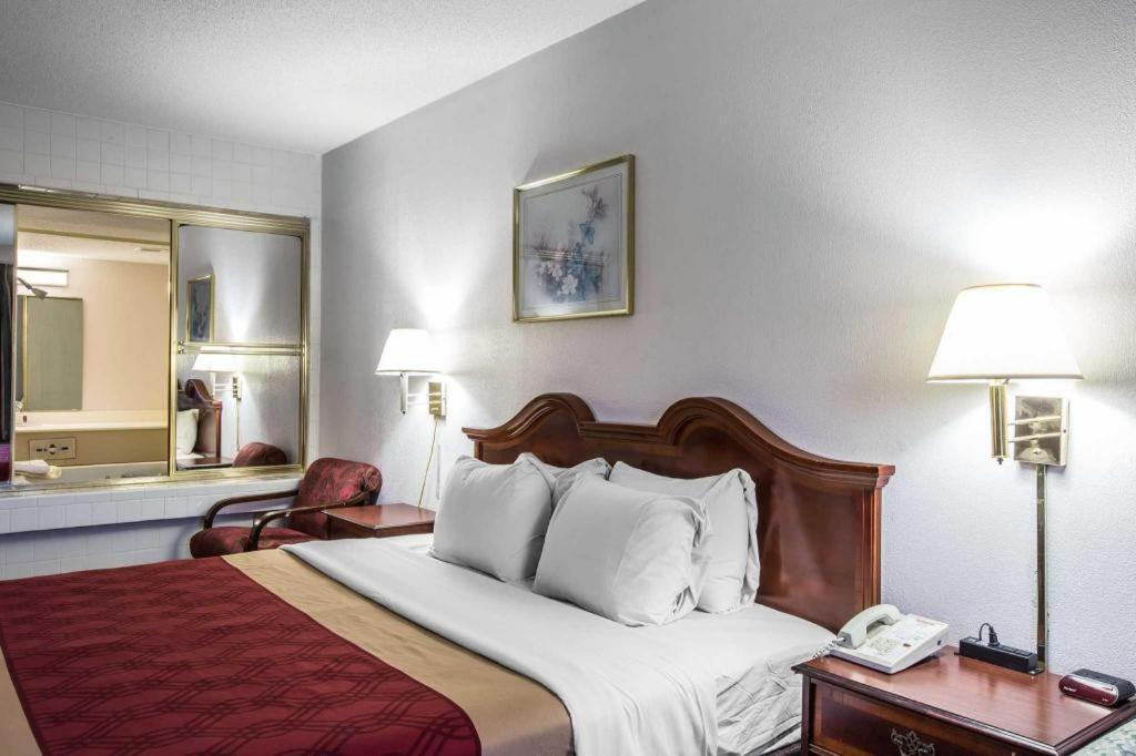 Econo Lodge South Garner Esterno foto