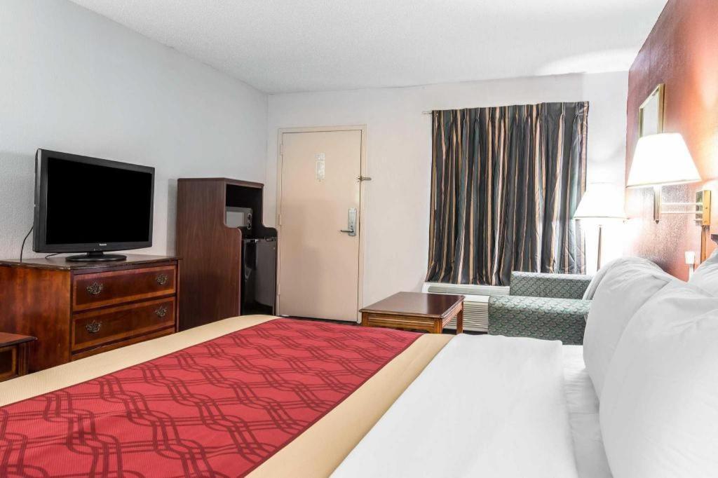Econo Lodge South Garner Esterno foto