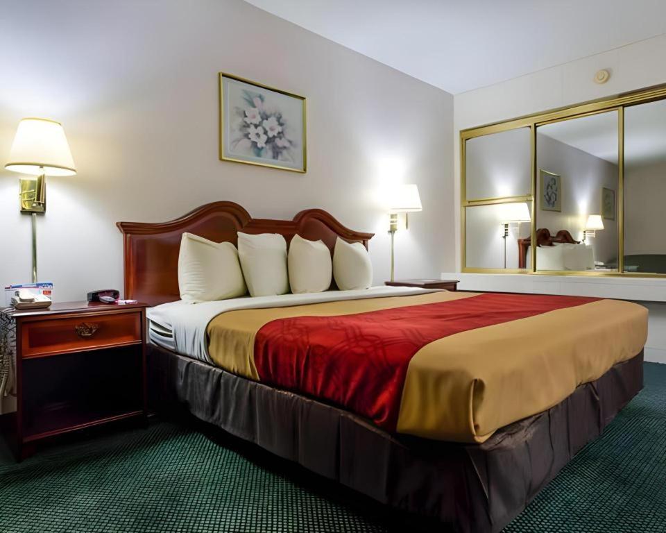 Econo Lodge South Garner Esterno foto